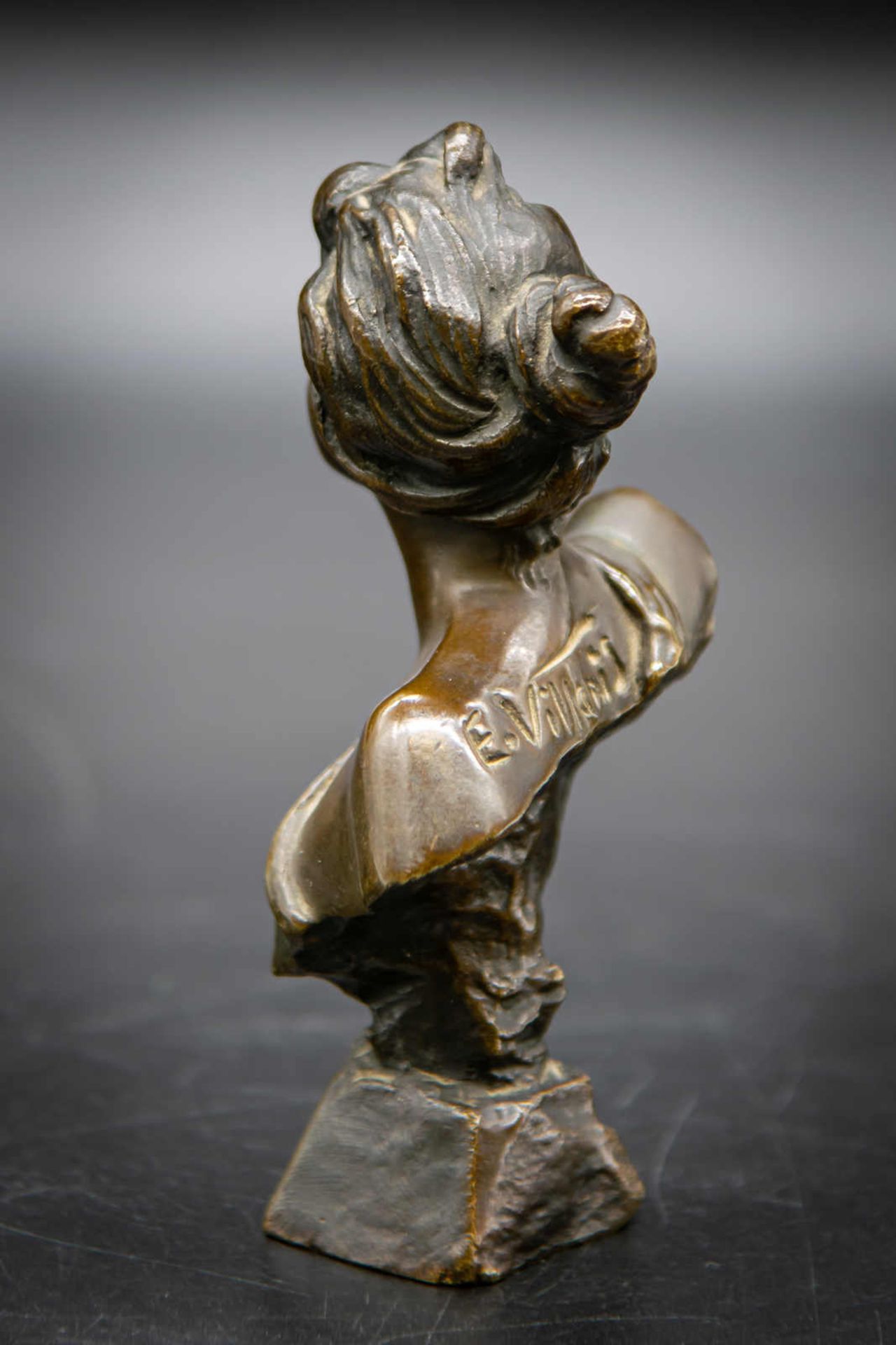 Ida. Weibliche Büste. Kleine Bronzefigur. Emmanuel Villani (12.12.1858 Lille - 28.08.1914 Paris). - Image 2 of 4