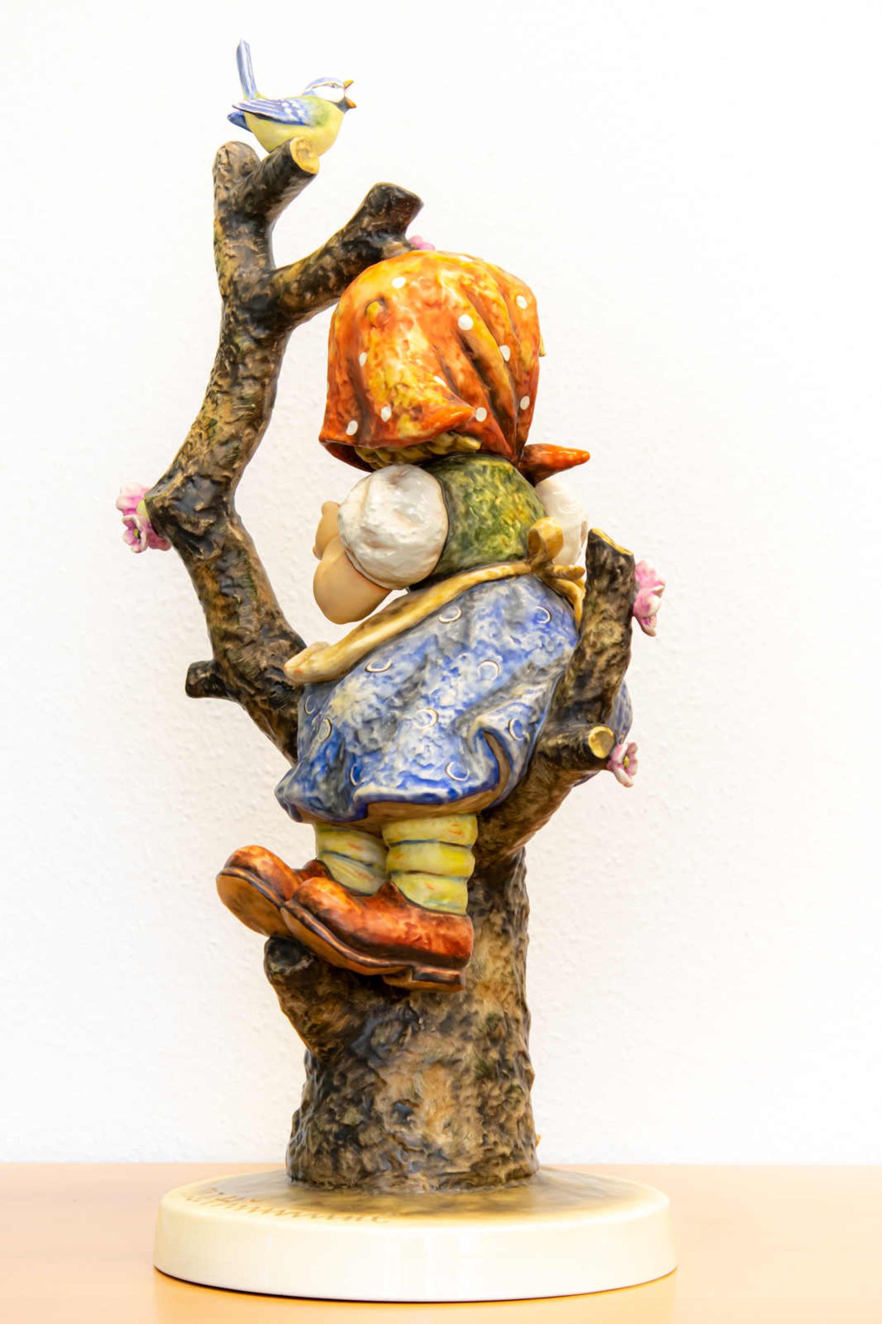 Große Porzellanfigur Goebel Hummel, "Frühling" Mädchen im Apfelbaum, Jumbo Figur 80 cm - Image 3 of 6