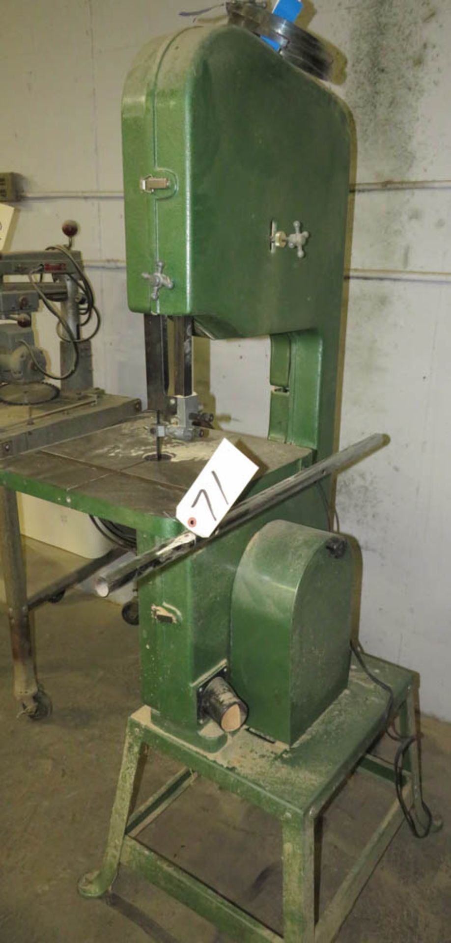 GRIZZLY 17" VERTICAL BANDSAW, WITH 17" X 17" TABLE