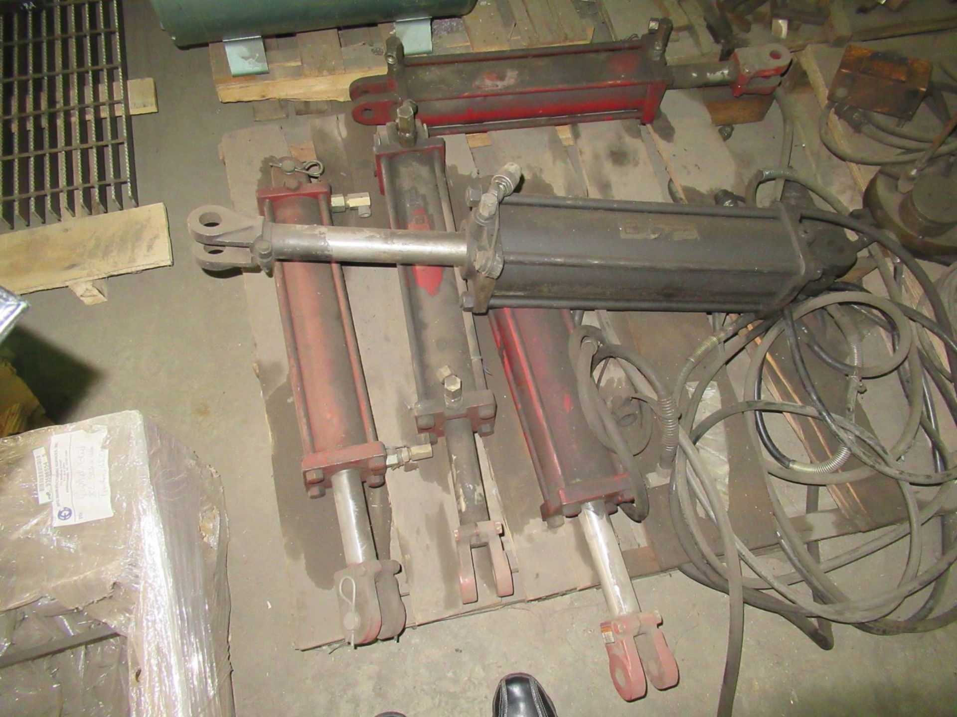 (5) Assorted Hydraulic Cylinders