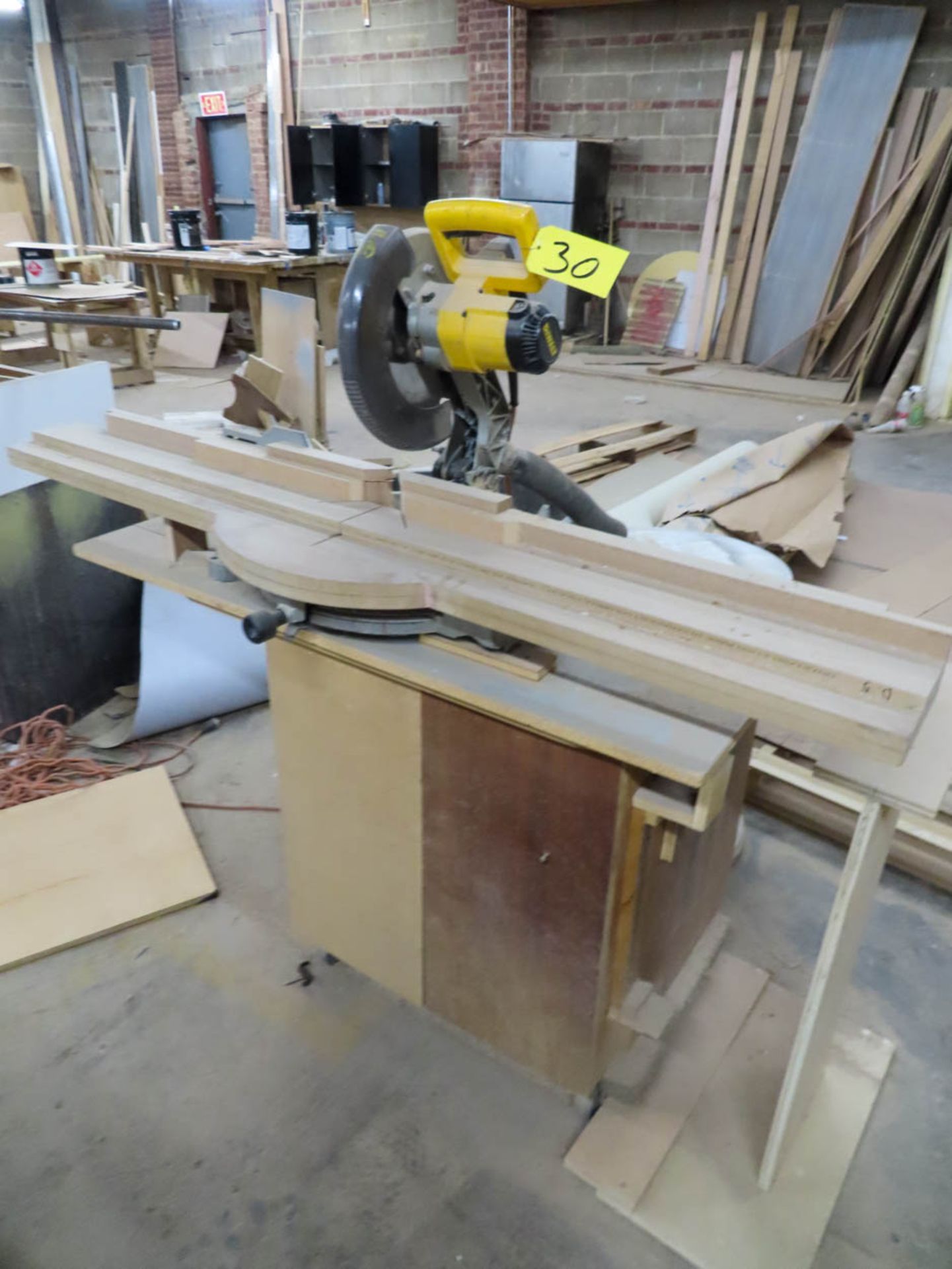 DEWALT 12" COMPOUND MITRE SAW MDL. DW705 WITH CART