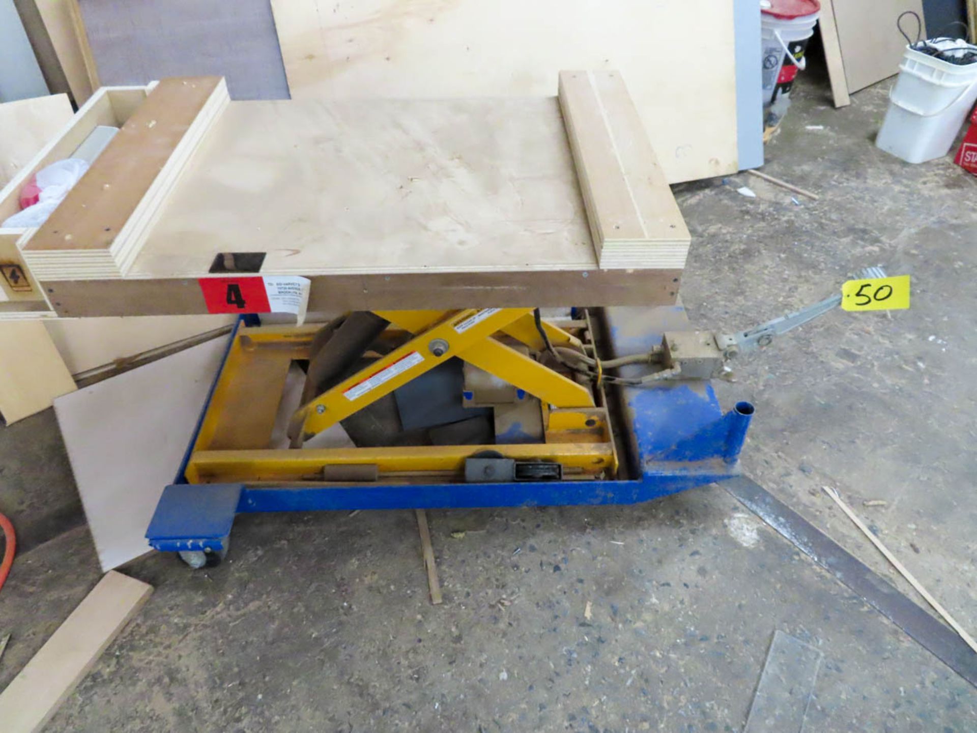 VESTIL MFG HYDRAULIC SCISSOR LIFT TABLE