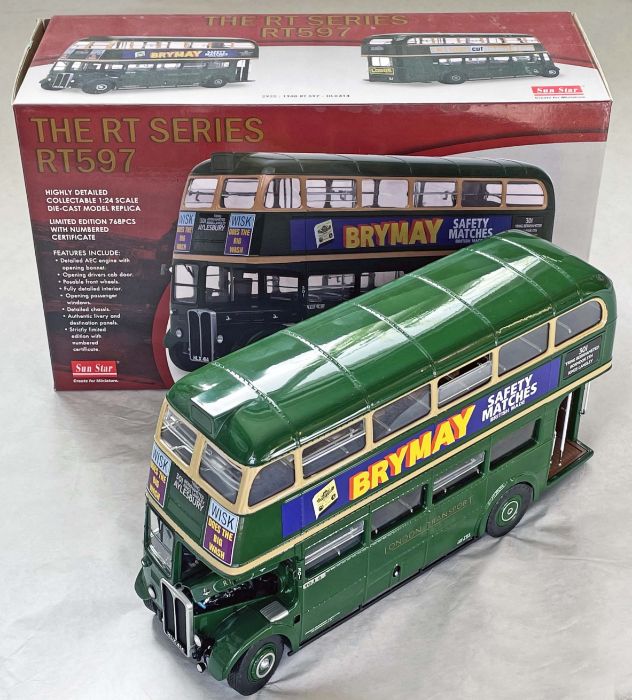 Sunstar 1/24-scale MODEL RT BUS: RT 597 in London Transport Country Area green & cream livery as the