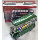 Sunstar 1/24-scale MODEL RT BUS: RT 597 in London Transport Country Area green & cream livery as the