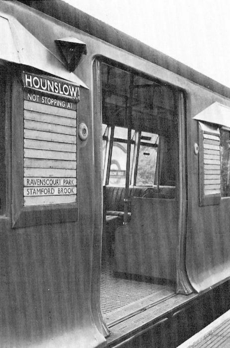 1930s London Underground District Line enamel DESTINATION PLATE 'Bow Road / Hounslow' as located - Image 2 of 2