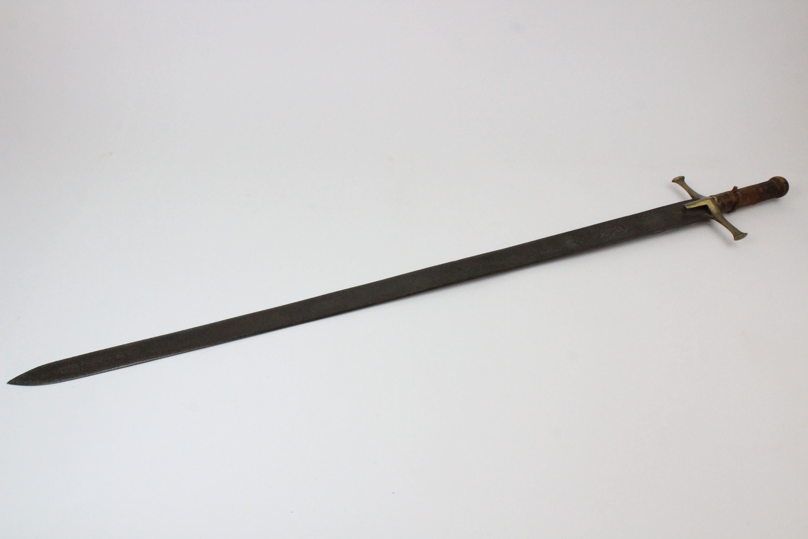 A French 1821 pattern Infantry officer's sword, the 77cm singled edged curved fullered blade set - Image 9 of 11