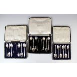 A cased set of six George V silver teaspoons by Josiah Williams & Co, London 1923, with stylized