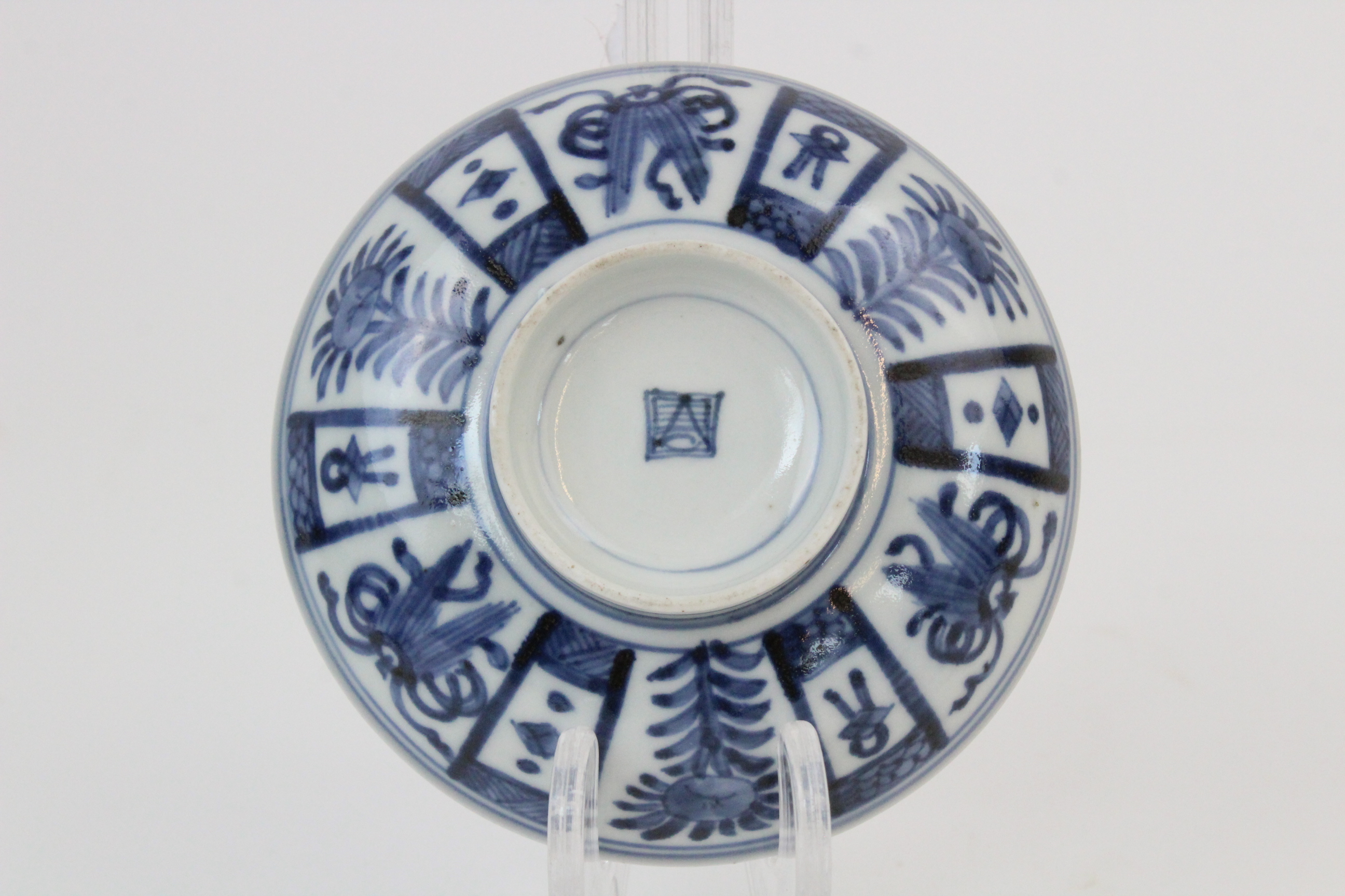 A collection of 18th century and later Chinese blue and white porcelain, to include a pair of tea - Image 9 of 12