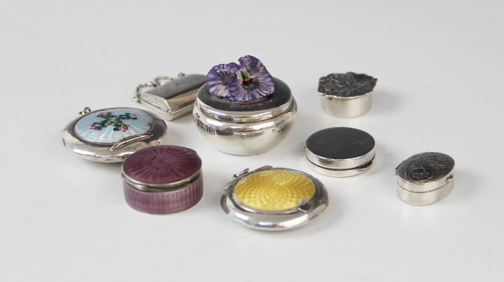 A selection of silver and white metal boxes, cases and compacts, to include a silver and yellow - Bild 2 aus 26