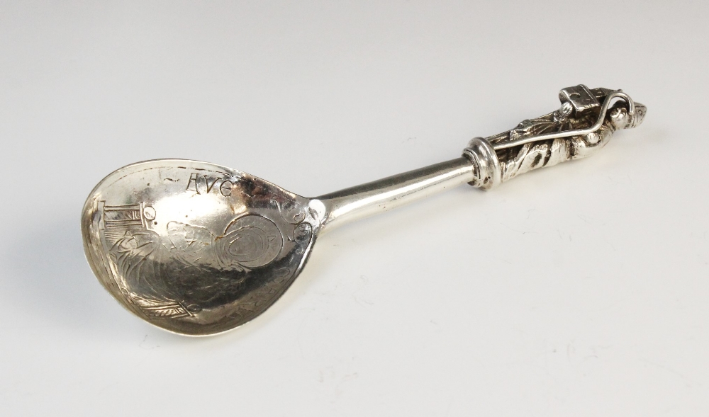 A continental silver spoon, the fig shaped bowl engraved with Mary and Jesus and inscribed 'Ave - Image 2 of 6