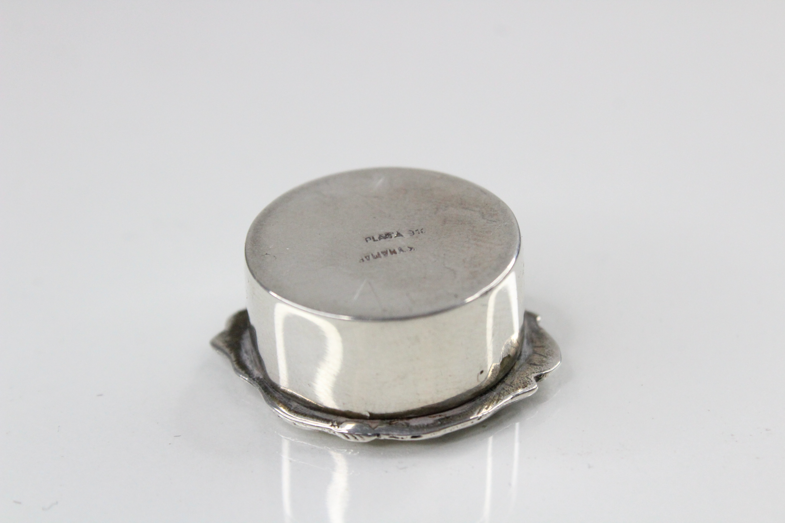 A selection of silver and white metal boxes, cases and compacts, to include a silver and yellow - Bild 22 aus 26