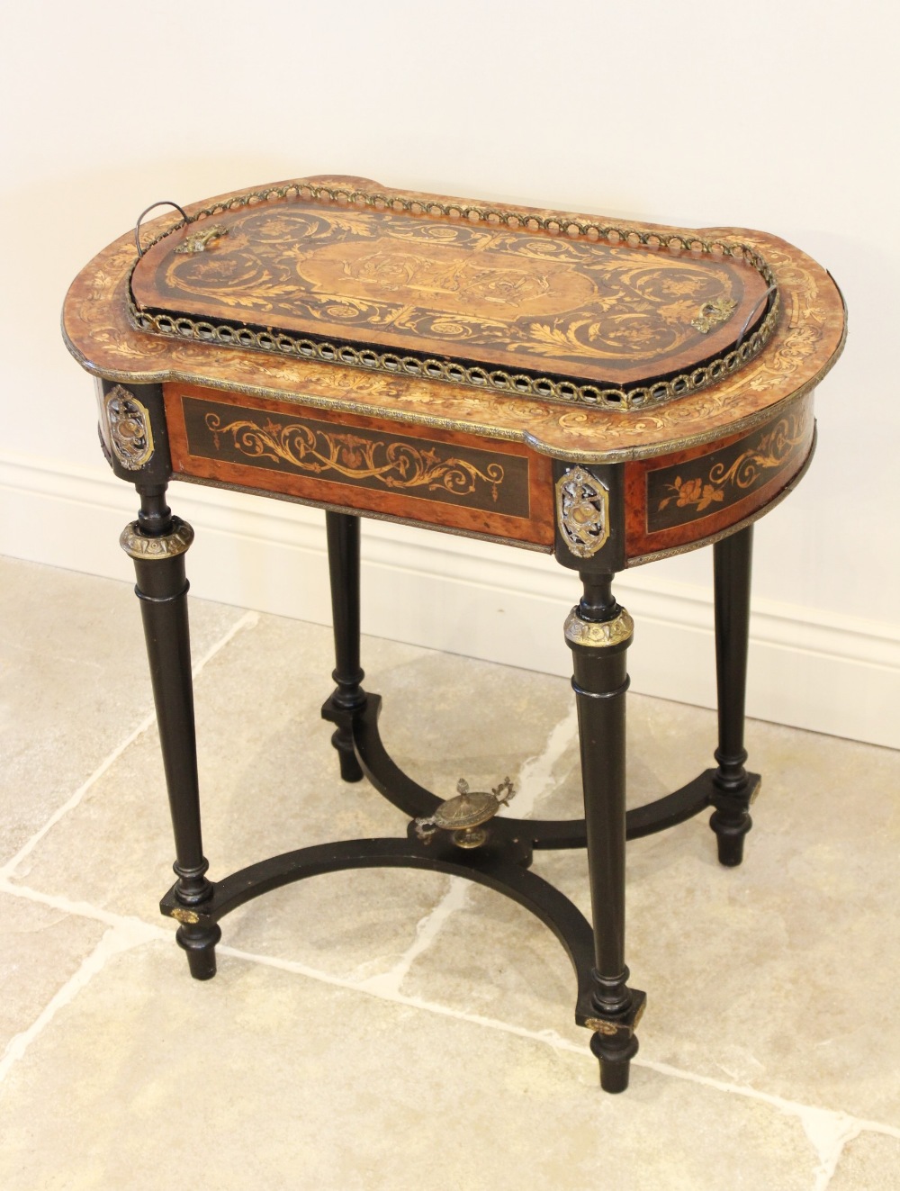 A French Louis XVI style jardinière planter, 19th century, with thuya wood panels and overall - Image 2 of 5