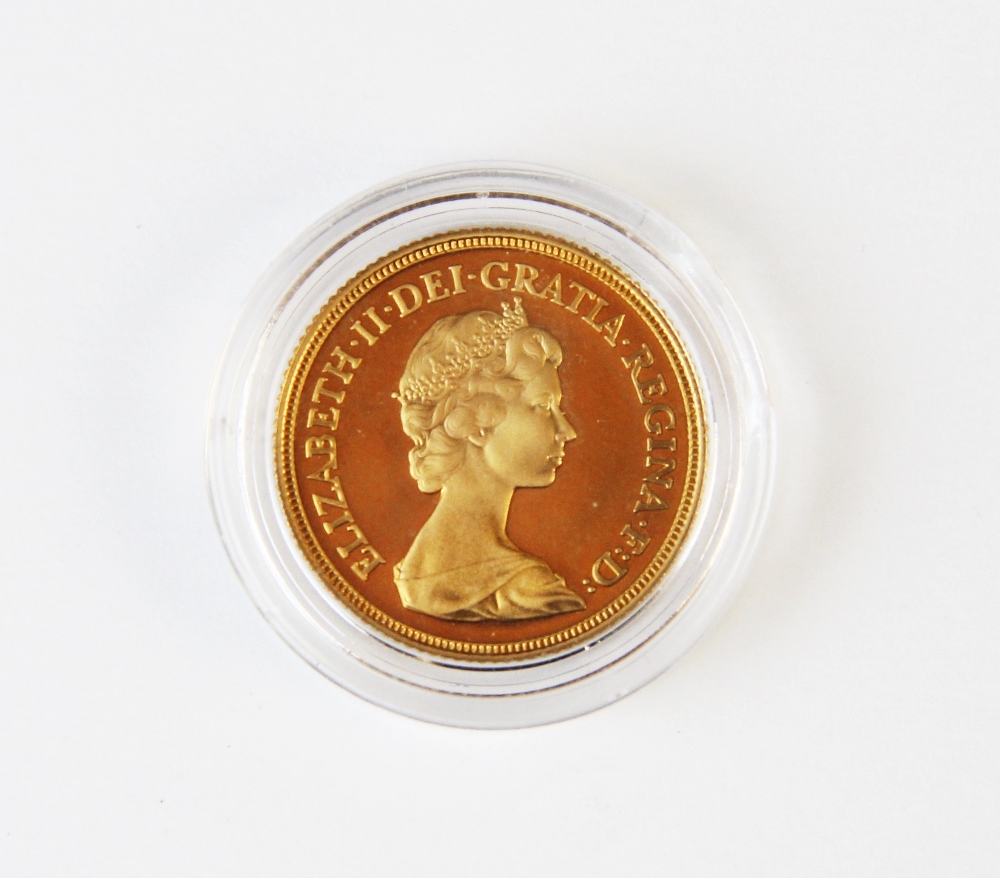 An Elizabeth II sovereign dated 1981, weight 8.1g