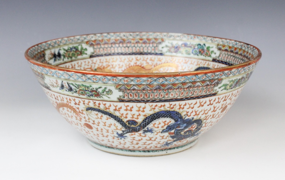 A Chinese porcelain Cantonese rose bowl, 19th/20th century, decorated in rouge-de-fer palettes - Image 3 of 4