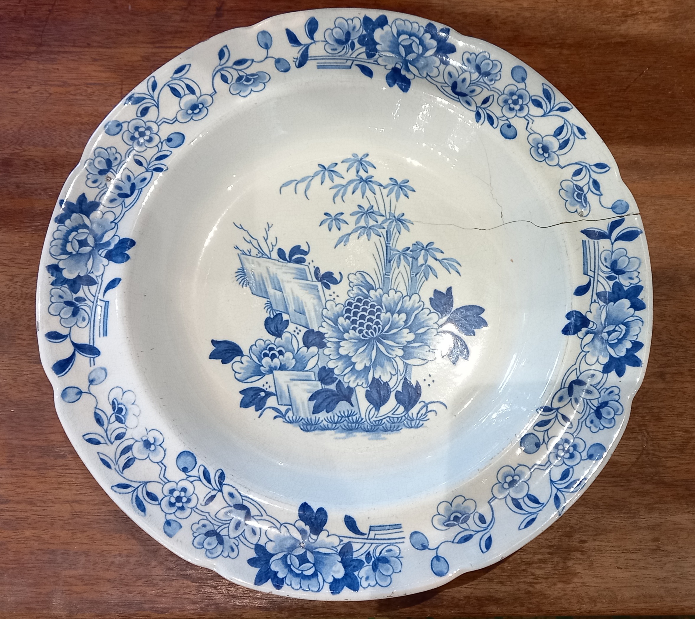 A selection of Roger's blue and white dinner wares, 19th century, each decorated with a central - Image 6 of 10