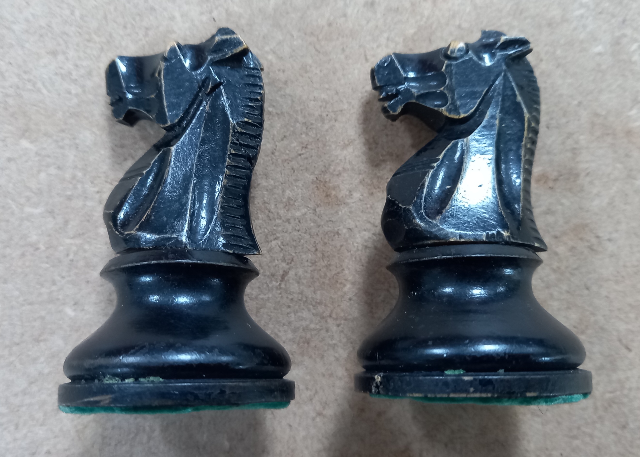 A German Schachklub chess set, early 20th century, of typical form with boxwood and ebony pieces, in - Image 8 of 8
