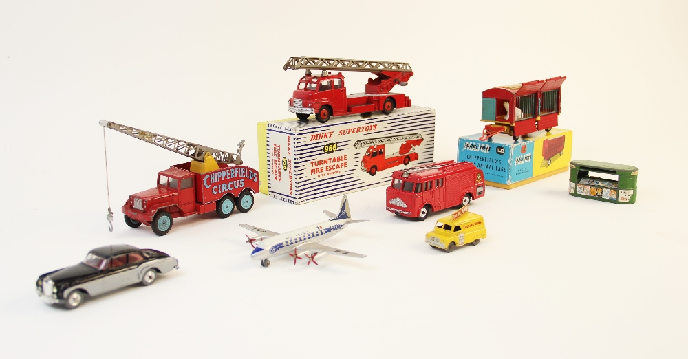 A collection of vintage diecast model vehicles, comprising: a Dinky Toys boxed 706 'Vickers Viscount - Image 2 of 2