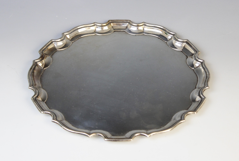 A George VI silver salver by Deakin & Francis, Birmingham 1941, of plain polished circular form with