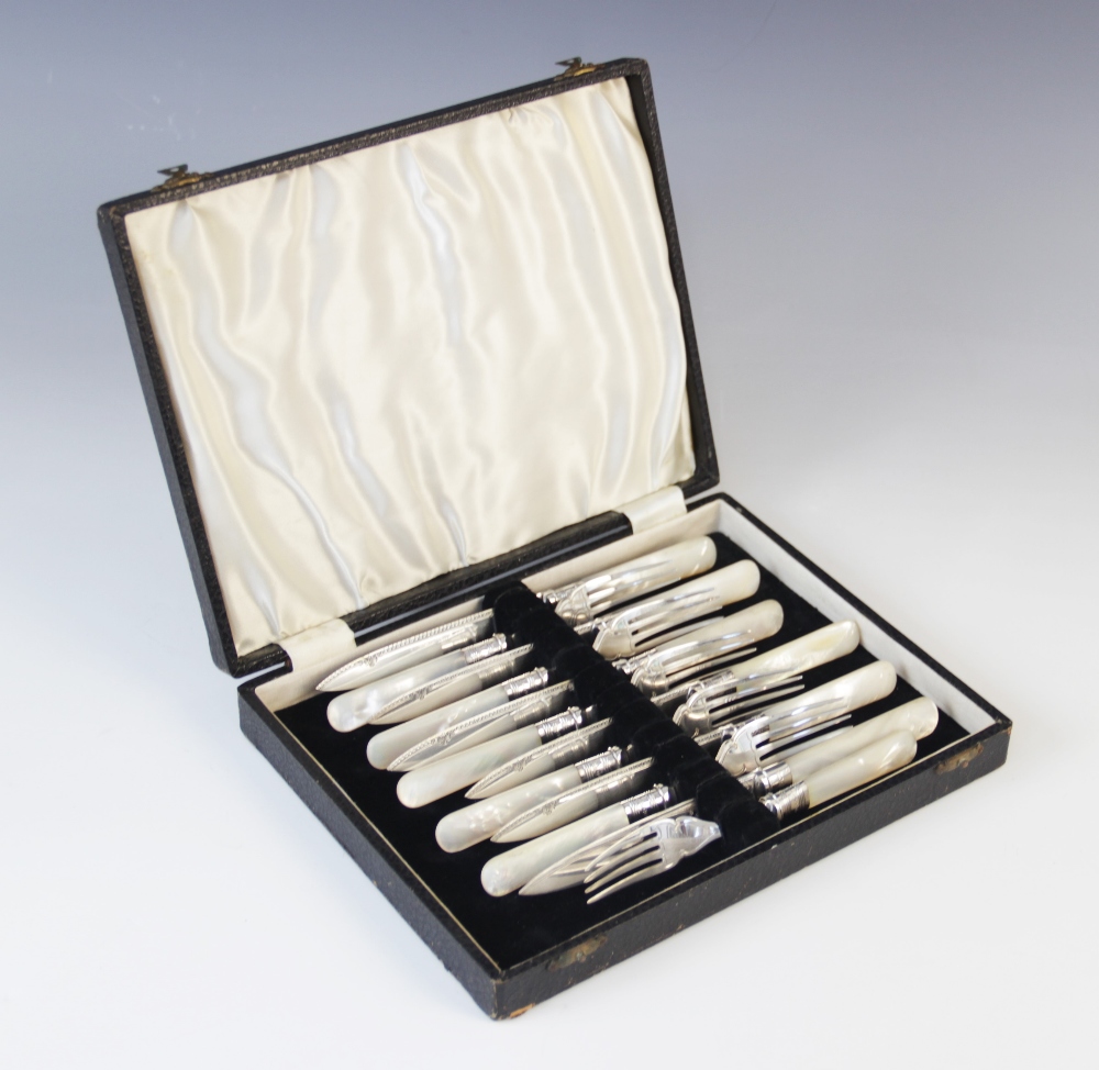 A George V twelve piece cutlery set, marks for John Sanderson, Sheffield 1916, comprising six