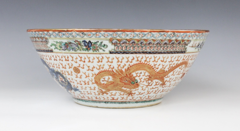 A Chinese porcelain Cantonese rose bowl, 19th/20th century, decorated in rouge-de-fer palettes