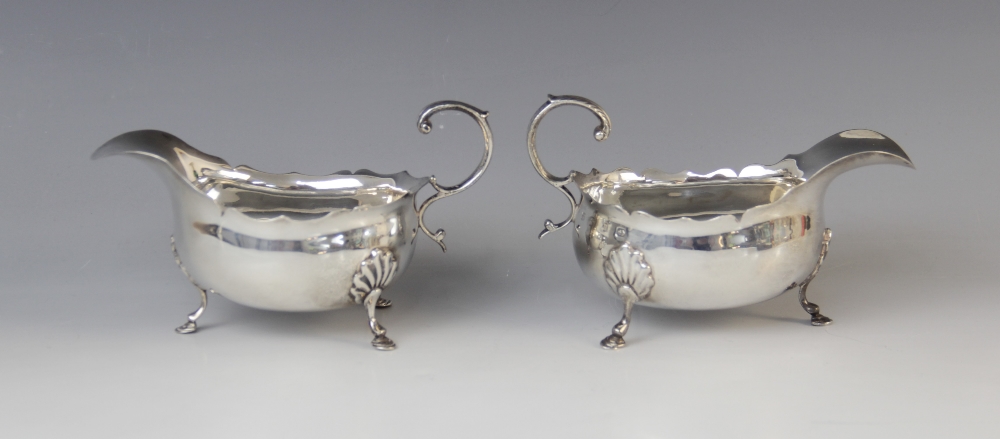 A pair of Victorian silver sauce boats by George Nathan & Ridley Hayes, Birmingham 1893-4, of oval - Image 2 of 2