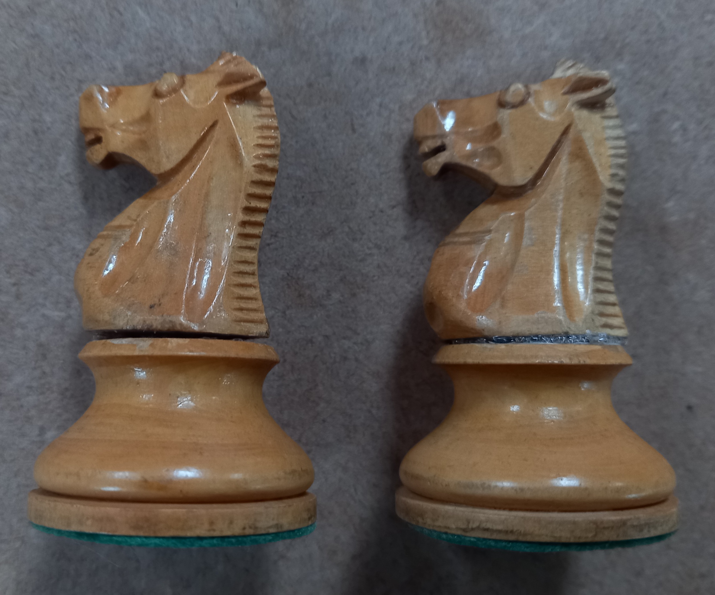 A German Schachklub chess set, early 20th century, of typical form with boxwood and ebony pieces, in - Image 5 of 8