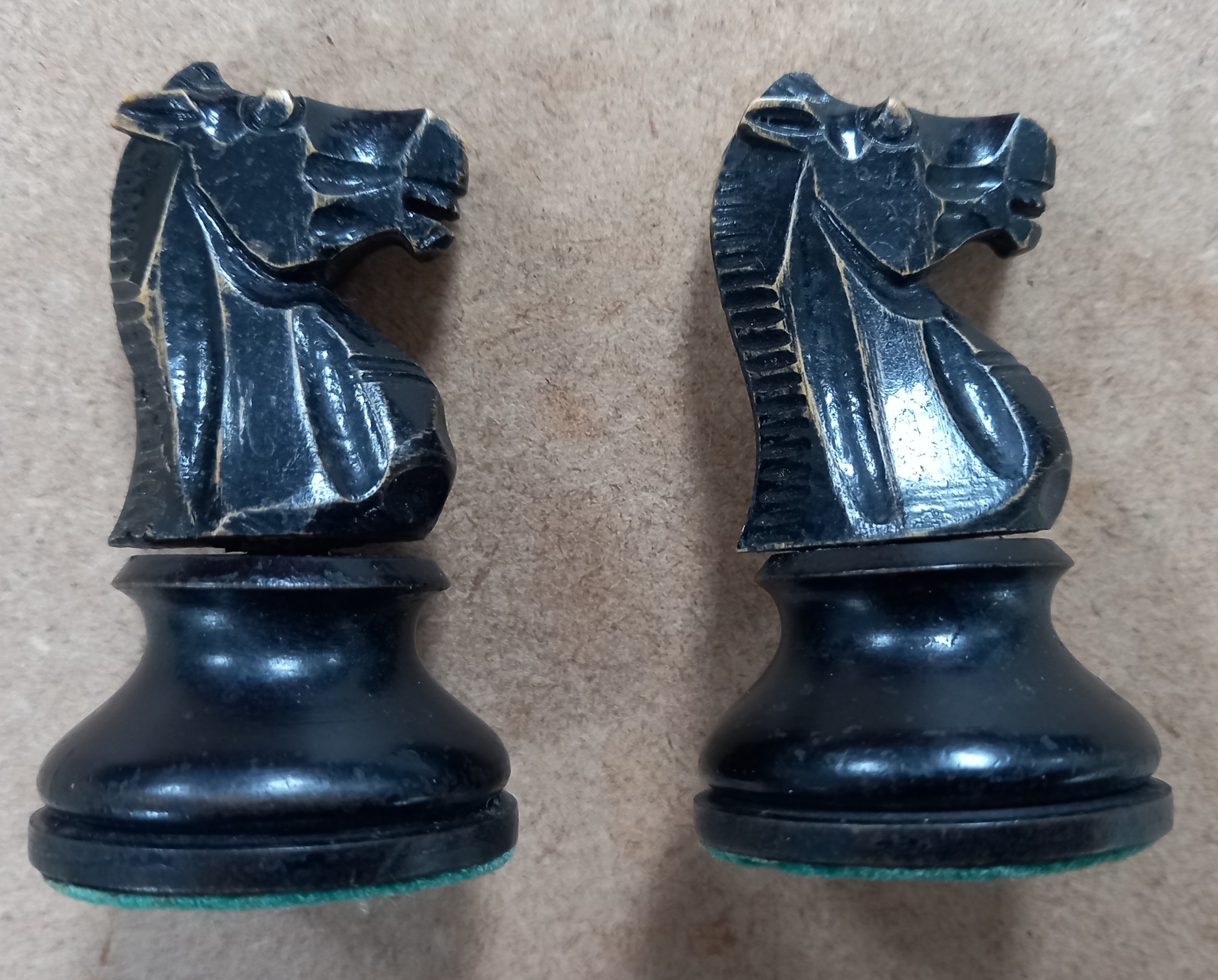 A German Schachklub chess set, early 20th century, of typical form with boxwood and ebony pieces, in - Image 7 of 8