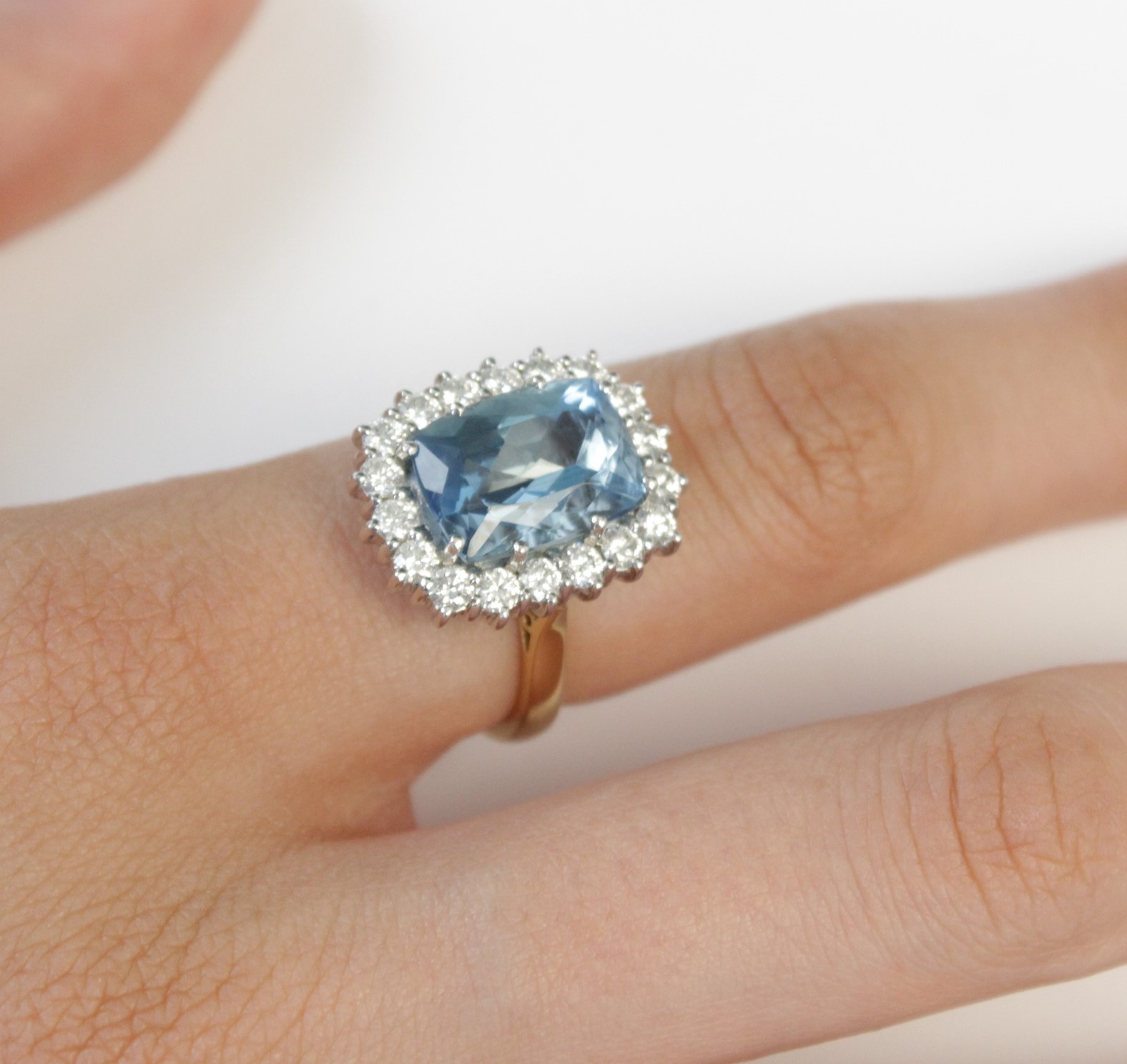 An aquamarine and diamond 18ct gold cluster ring, the central rectangular mixed cut aquamarine ( - Image 7 of 7