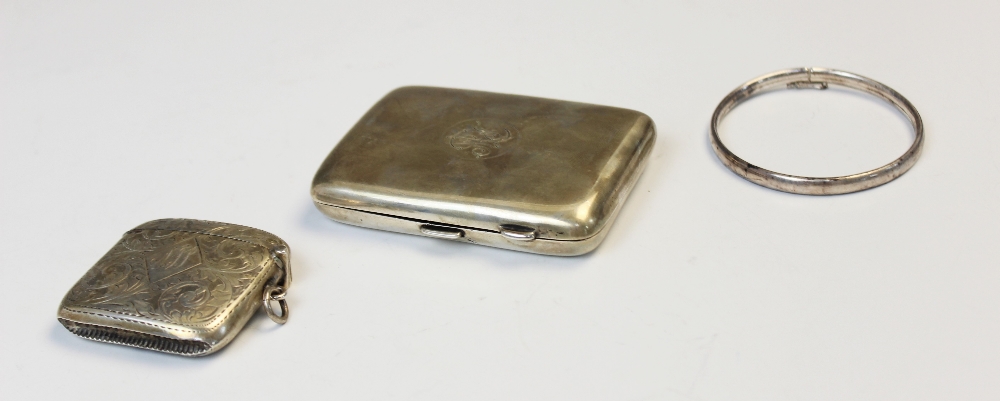 A George V silver cigarette case by Deakin & Francis, Birmingham 1918, of rectangular form with - Image 2 of 2