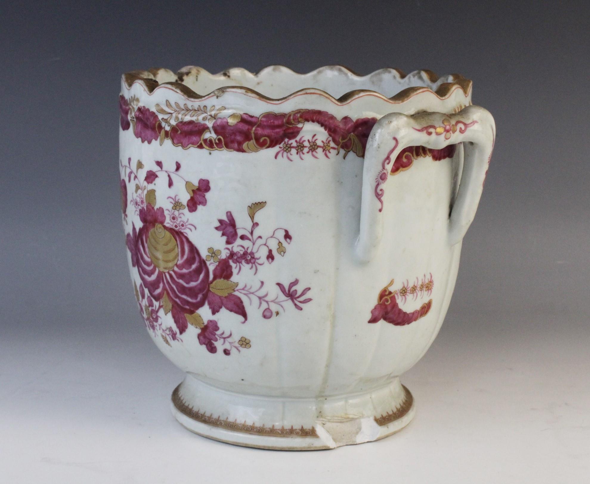 A Chinese porcelain wine cooler, Qianlong (1735-1796), of cylindrical form with wavy-shaped rim, - Image 3 of 3