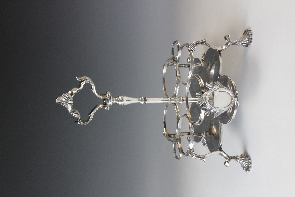 A George III silver cruet stand by Thomas & Jabez Daniell, London 1772, cinquefoil form with central - Image 4 of 14