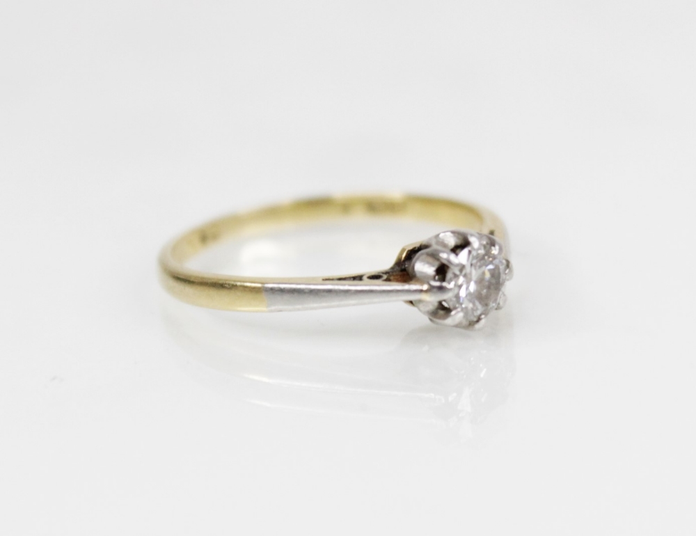 A diamond solitaire ring, the central round brilliant cut diamond (weighing approximately 0.20 - Image 3 of 4