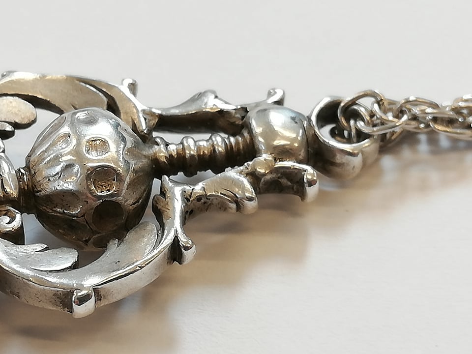 A 19th century silver coloured three-sided swivel fob pendant, each oval face with an engraved - Image 4 of 7