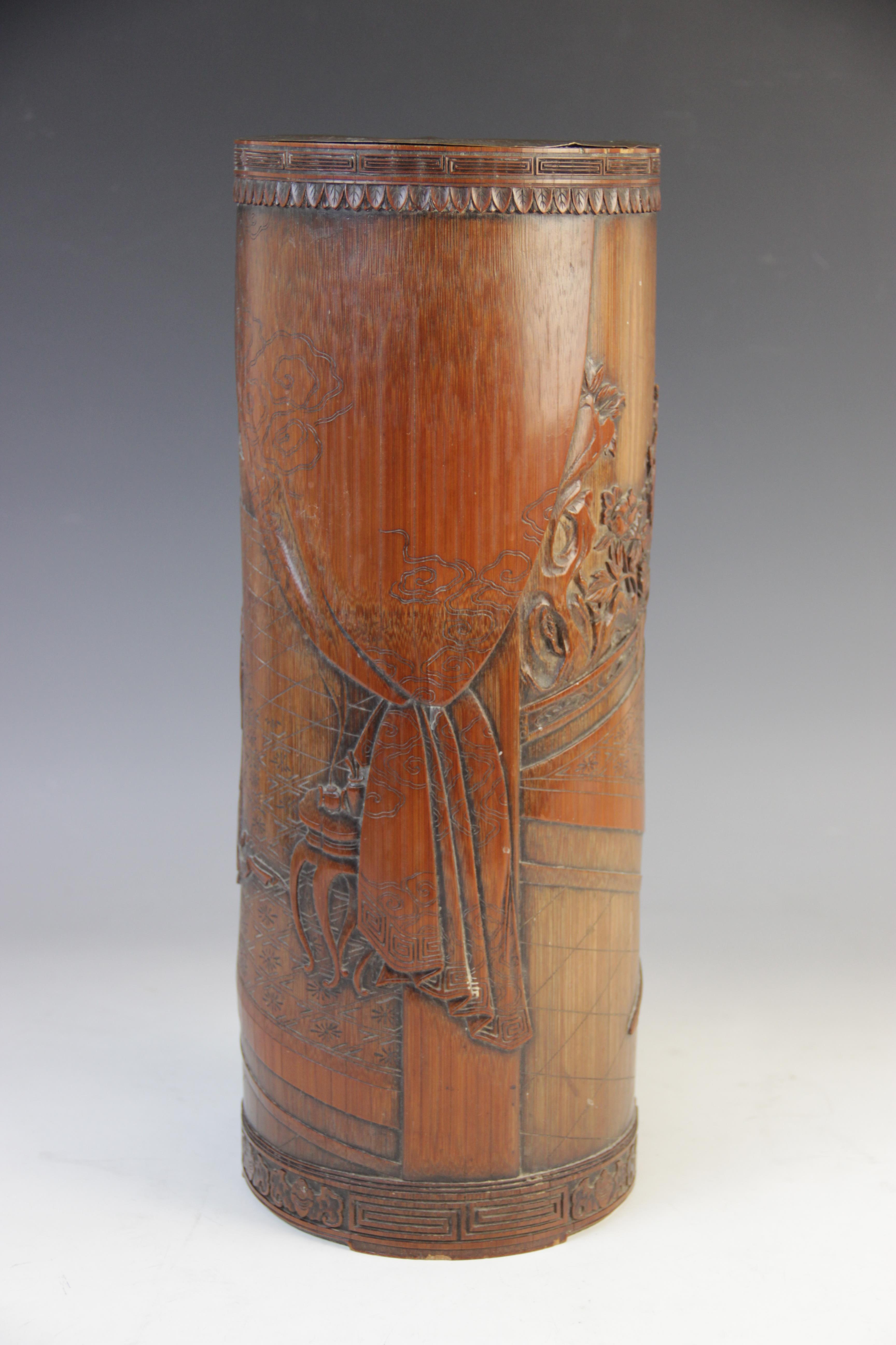 A large Chinese bamboo brush pot (bitong), 19th century, of cylindrical form and extensively - Bild 2 aus 7