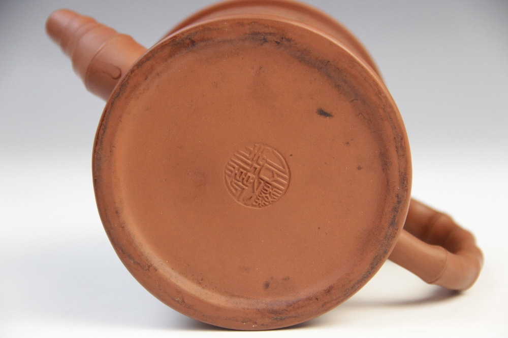 A Chinese Yixing terracotta teapot and cover, of cylinder form with stylised bamboo handle, spout - Bild 3 aus 19