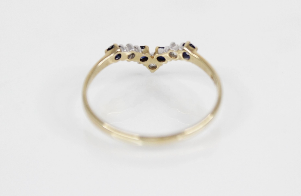 A diamond and sapphire 9ct gold chevron ring, comprising three round mixed cut diamonds and four - Image 3 of 3