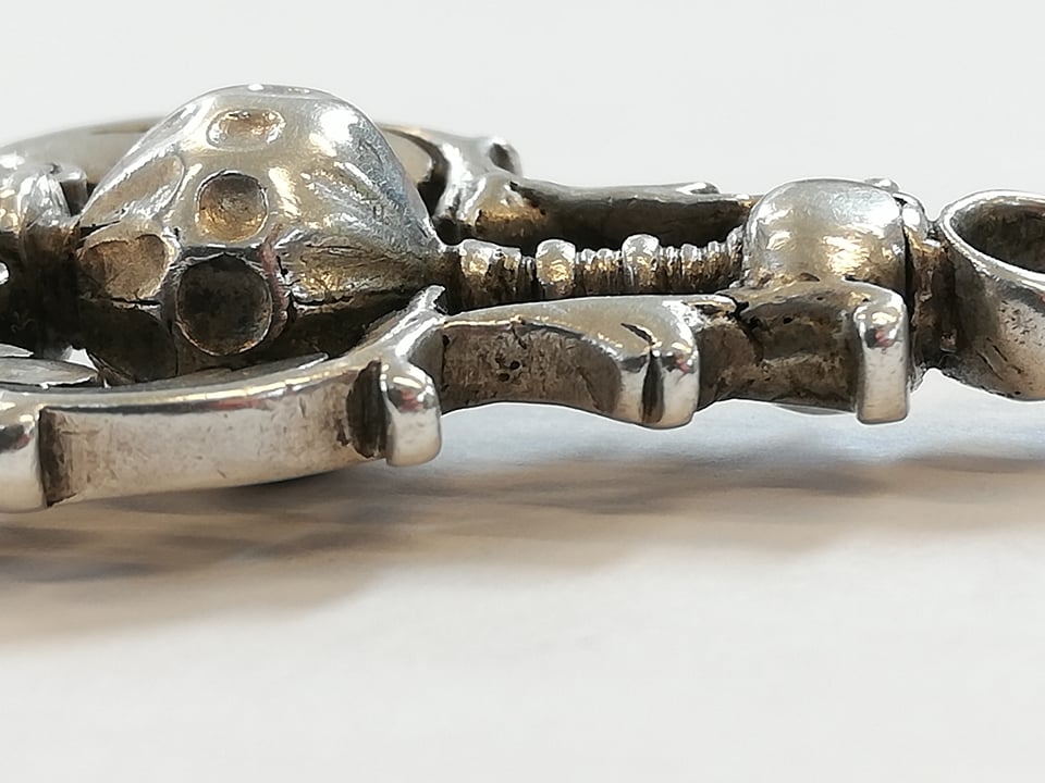 A 19th century silver coloured three-sided swivel fob pendant, each oval face with an engraved - Image 6 of 7