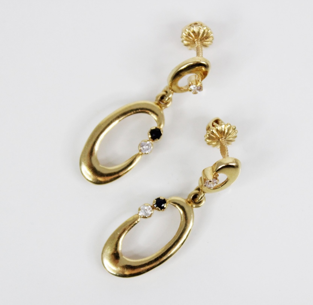 A pair of 18ct yellow gold drop earrings, each designed as a plain polished oval hoop set with a - Image 3 of 3