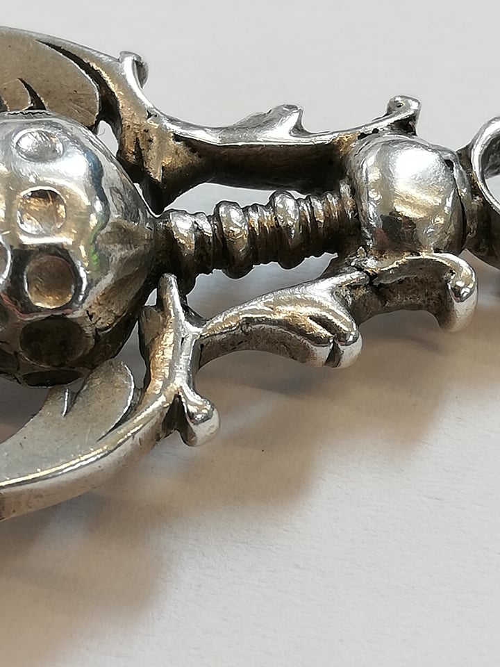 A 19th century silver coloured three-sided swivel fob pendant, each oval face with an engraved - Image 5 of 7