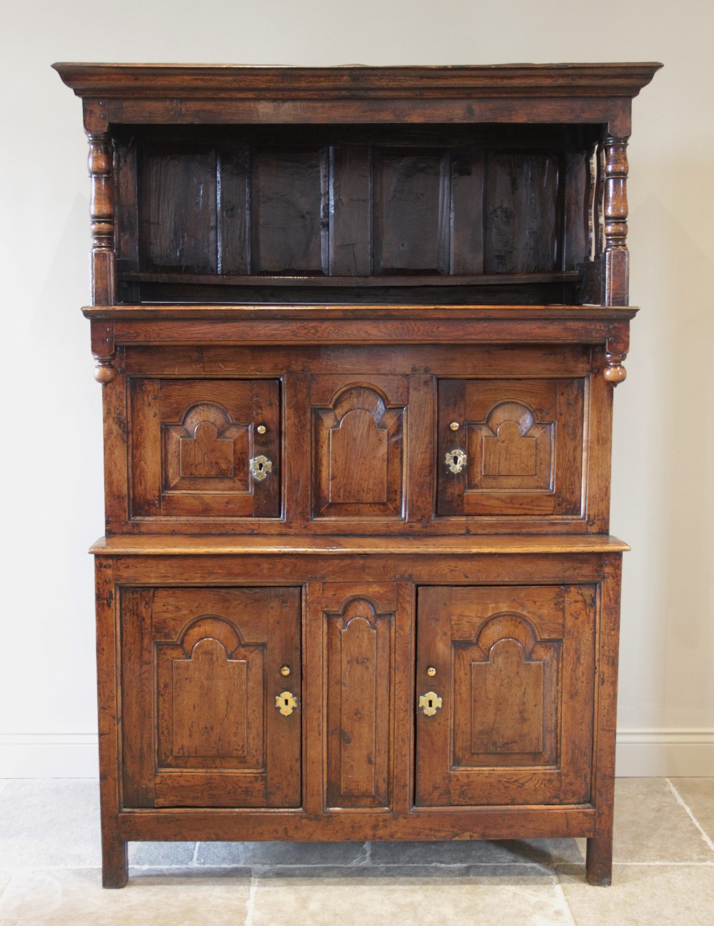 A late 17th/early 18th century oak Snowdonia tridarn cwpwrdd, the moulded cornice above an open