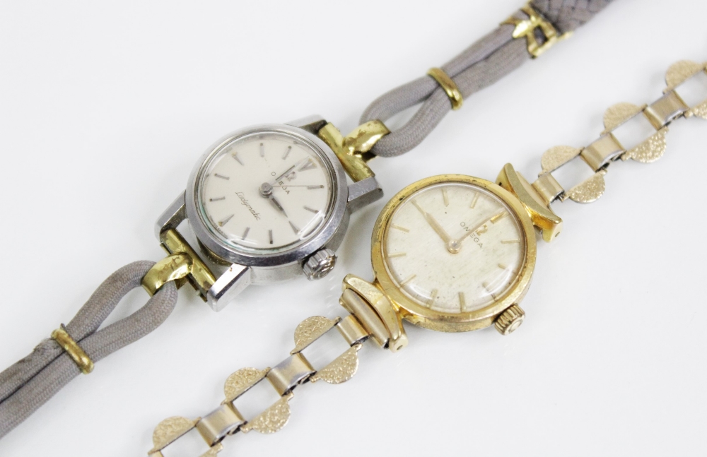 A lady's Omega Seamaster Ladymatic steel wristwatch, the circular white dial with baton markers, set - Image 2 of 5