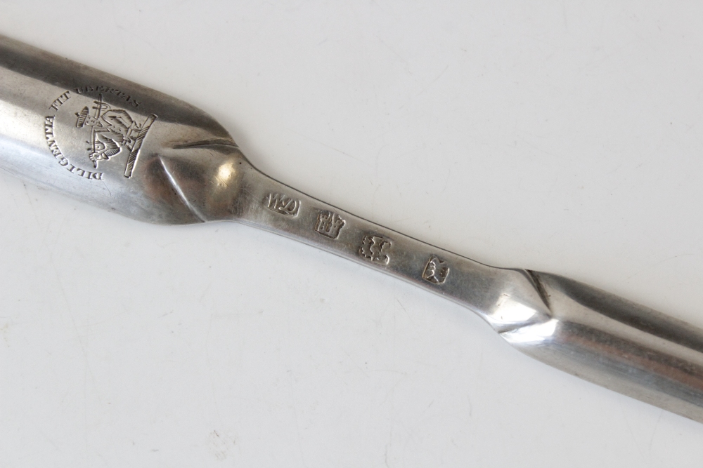 A George III Scottish silver marrow scoop by William Davie, Edinburgh 1776, of typical form, - Image 4 of 4