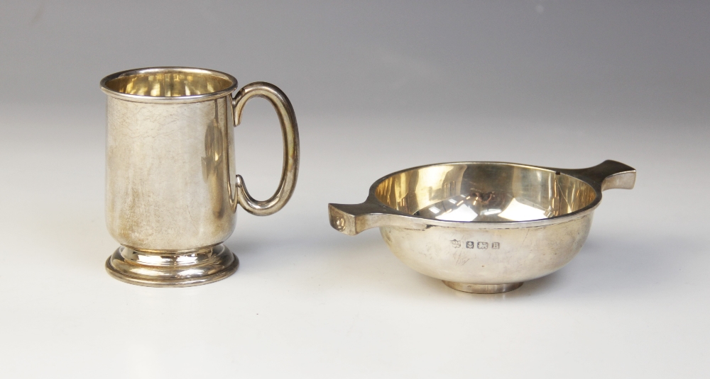 A George I silver porringer, S Blanckensee & Sons Ltd, Birmingham 1926, 13.3cm wide, together with a