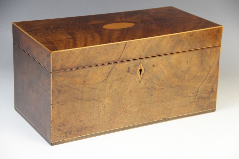 A George III mahogany tea caddy, the hinged cover inlaid with an oval cartouche, opening to twin - Image 2 of 3