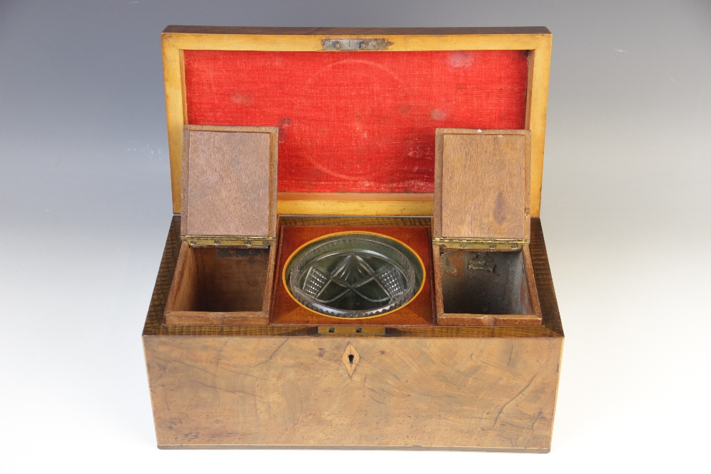 A George III mahogany tea caddy, the hinged cover inlaid with an oval cartouche, opening to twin - Image 3 of 3