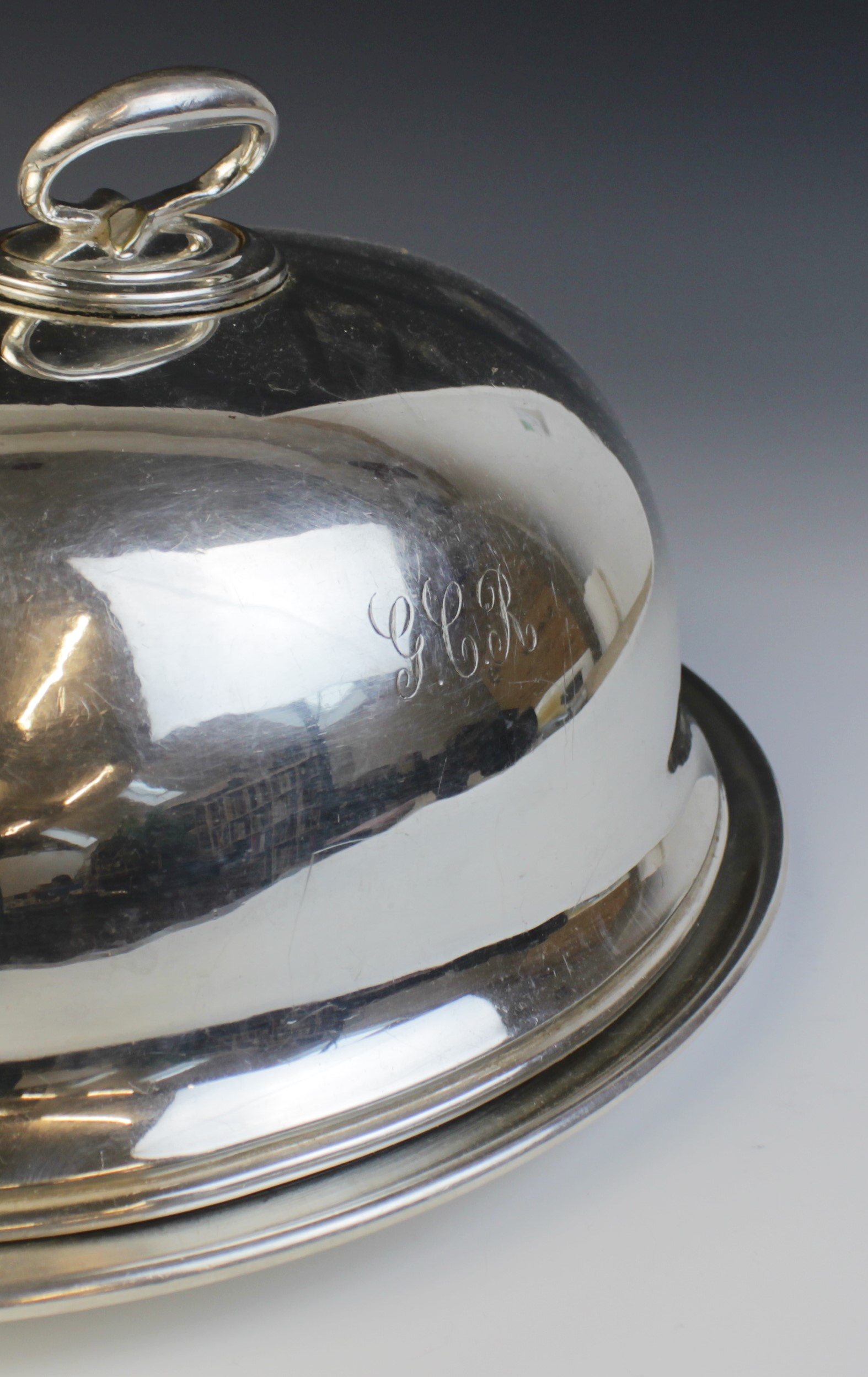 A selection of silver plated and EPNS tabeware, to include: a pair of faceted sauce boats with - Image 2 of 8