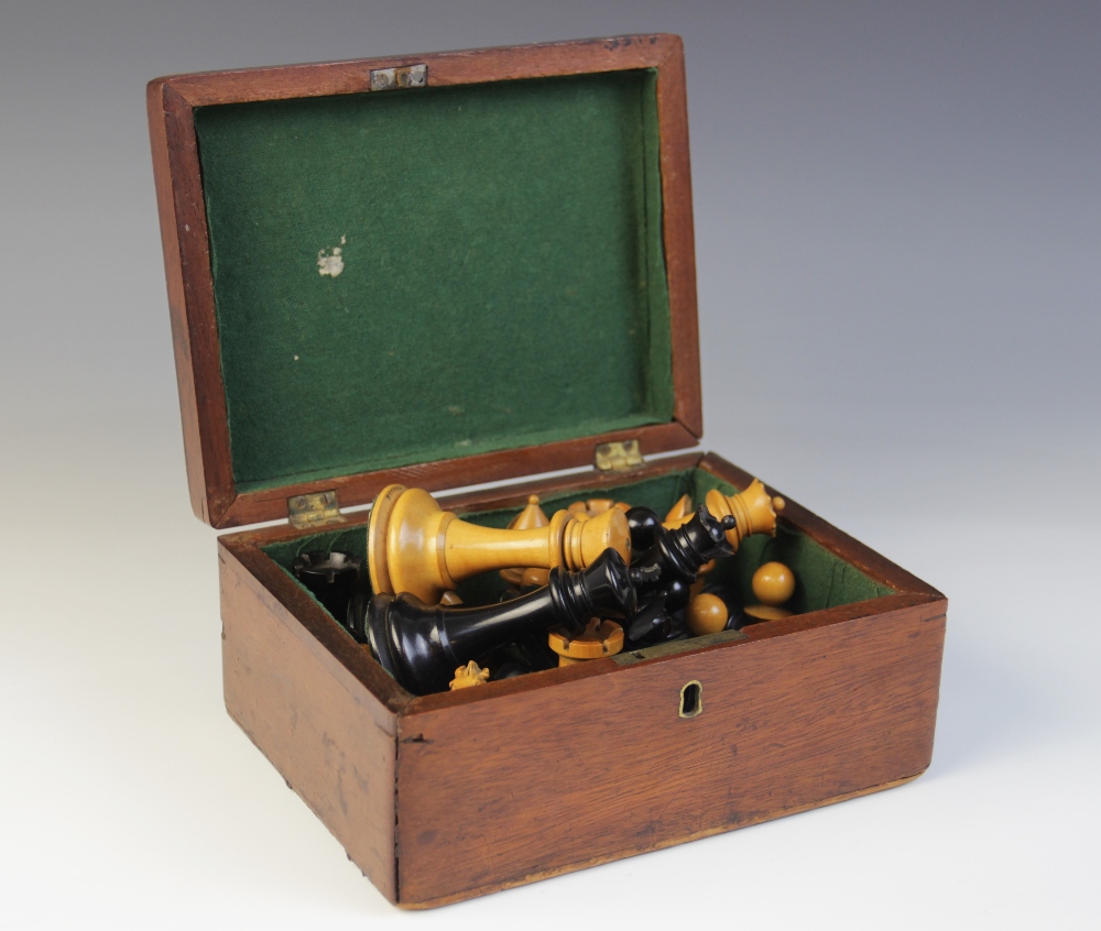 An early Jacques Staunton pattern chess set, the pieces in weighted boxwood and ebony, the white - Image 2 of 3