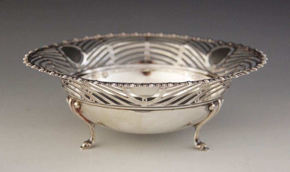 An Edwardian bon bon dish, Ollivant & Botsford, London 1908, of circular form with pierced - Image 2 of 3