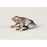 An Edwardian novelty silver pin cushion, Adie & Lovekin Ltd, Birmingham 1909, modelled as a frog,