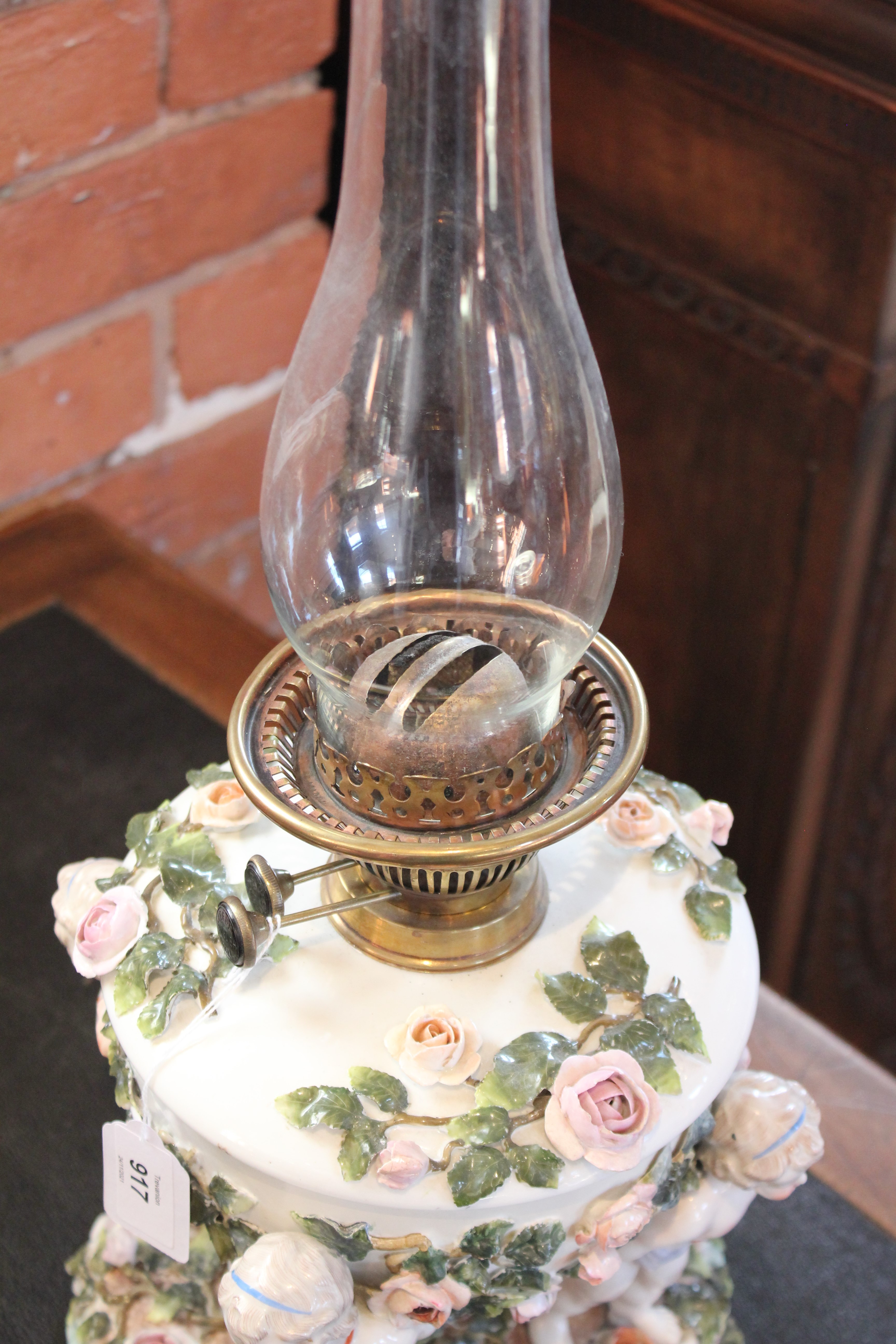 An German florally encrusted porcelain oil lamp, 19th century, modelled with four putti supporting - Image 5 of 8